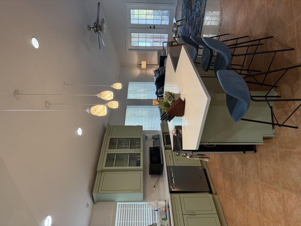 Kitchen with eat up bar