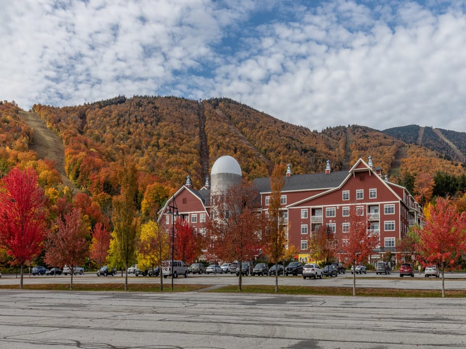 Experience the magic of Vermont foliage from this retreat