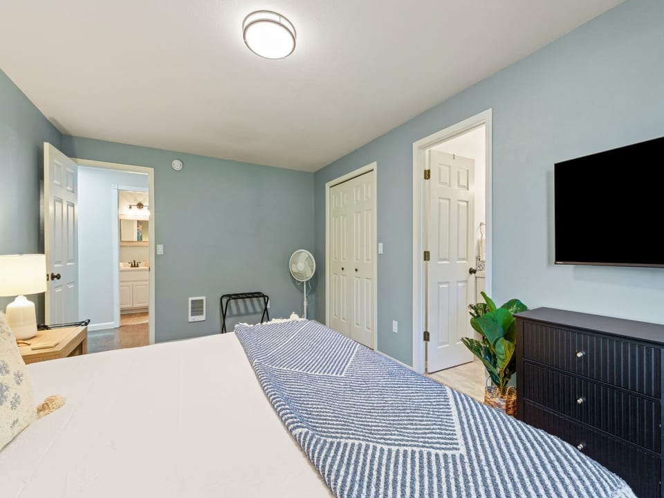 Moonstone - Primary Bedroom