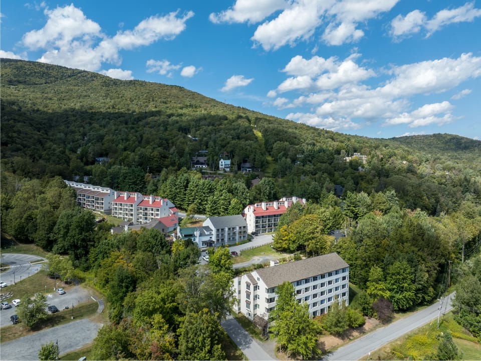 Studio unit just steps from slopes and lifts at Sugarbush's Lincoln Peak
