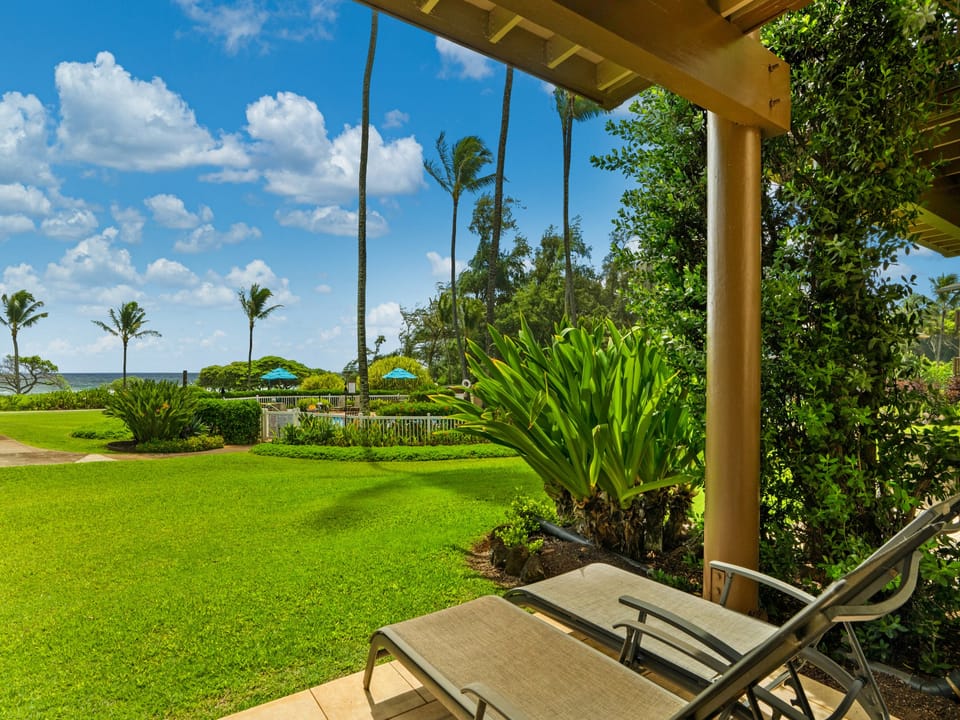 Oceanview Private Lanai Next to the Pool