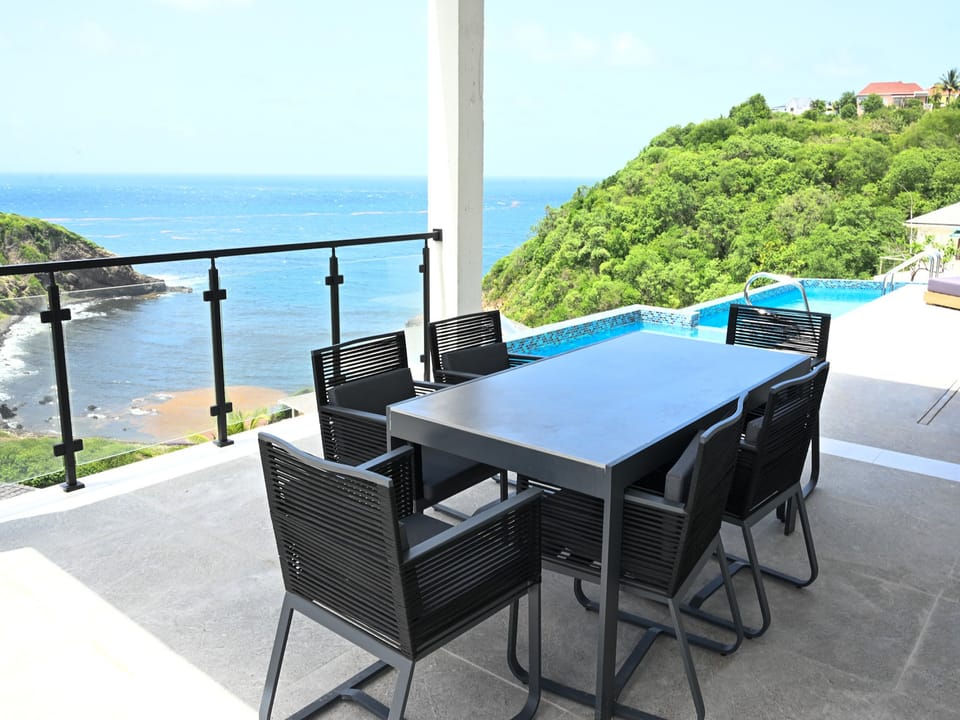Alfresco dining