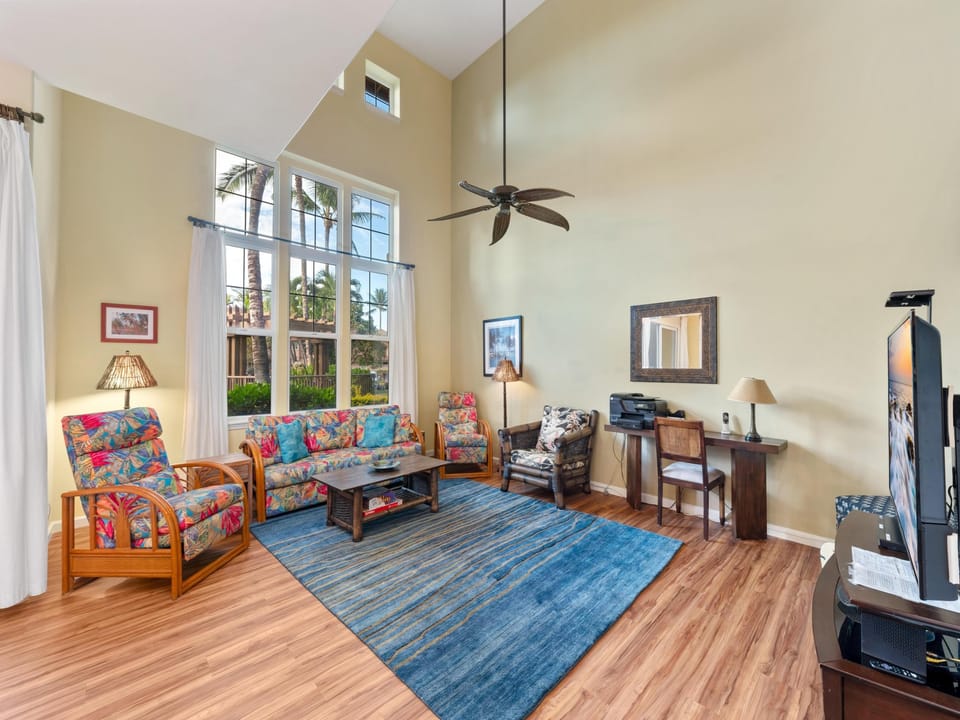 Spacious living room with Hawaii feel