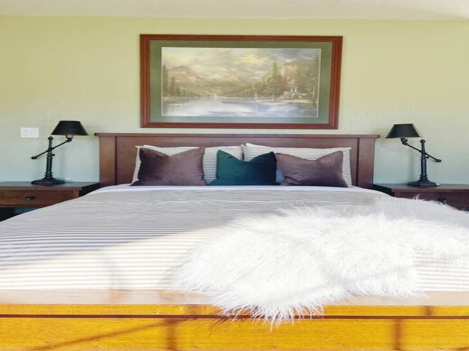 Master bedroom comfy queen bed