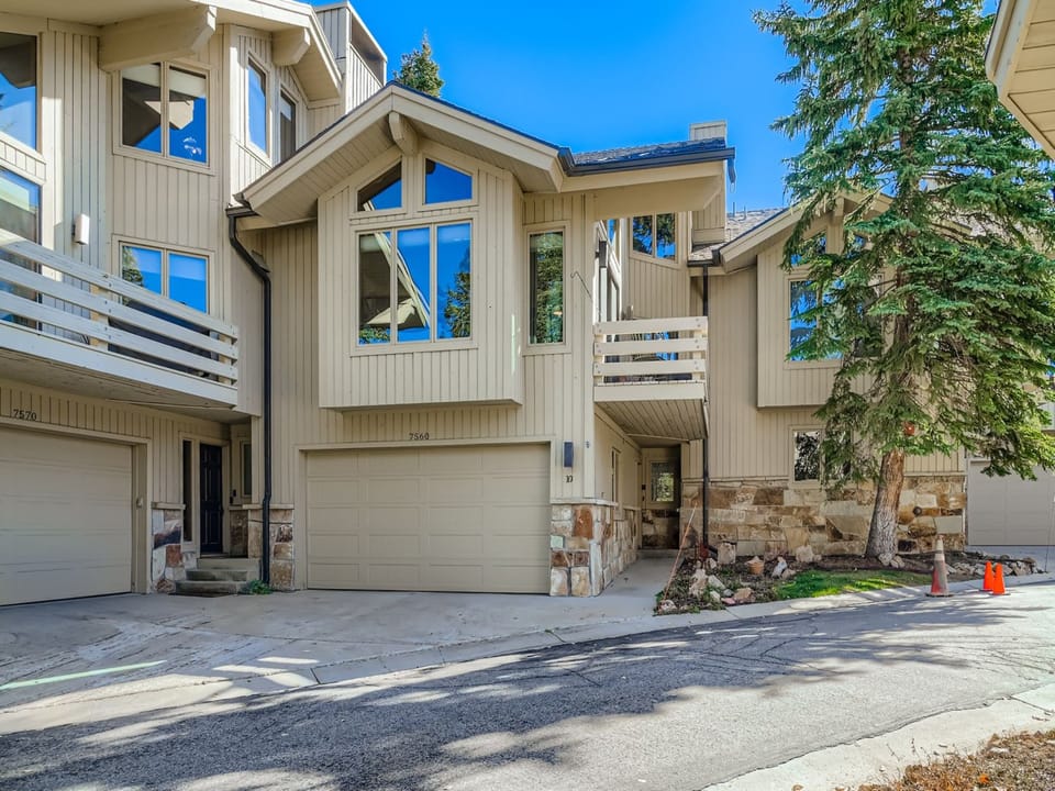 7560 Ridge Drive Exterior Front