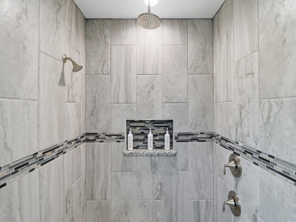 Primary Bathroom w/ Dual Showerheads