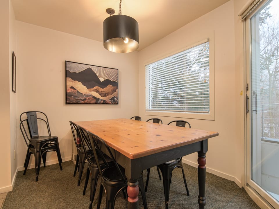 Enjoy memorable meals in a bright, stylish dining area with great ambiance.