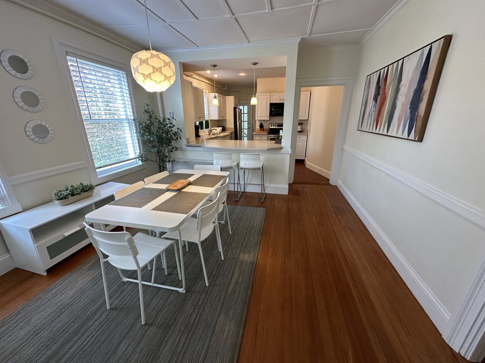 Kitchen & Dining Area