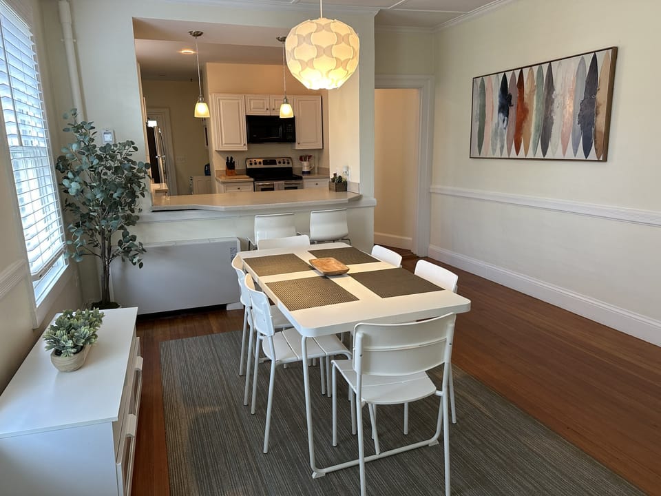 Kitchen & Dining Area