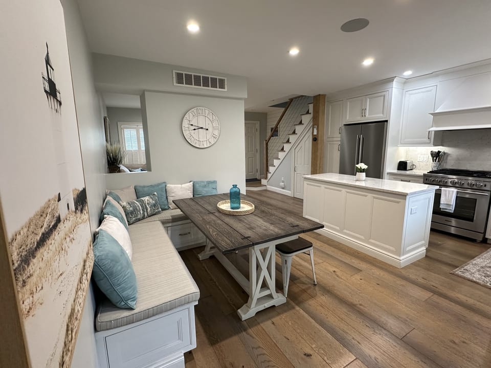 Kitchen & Dining Area