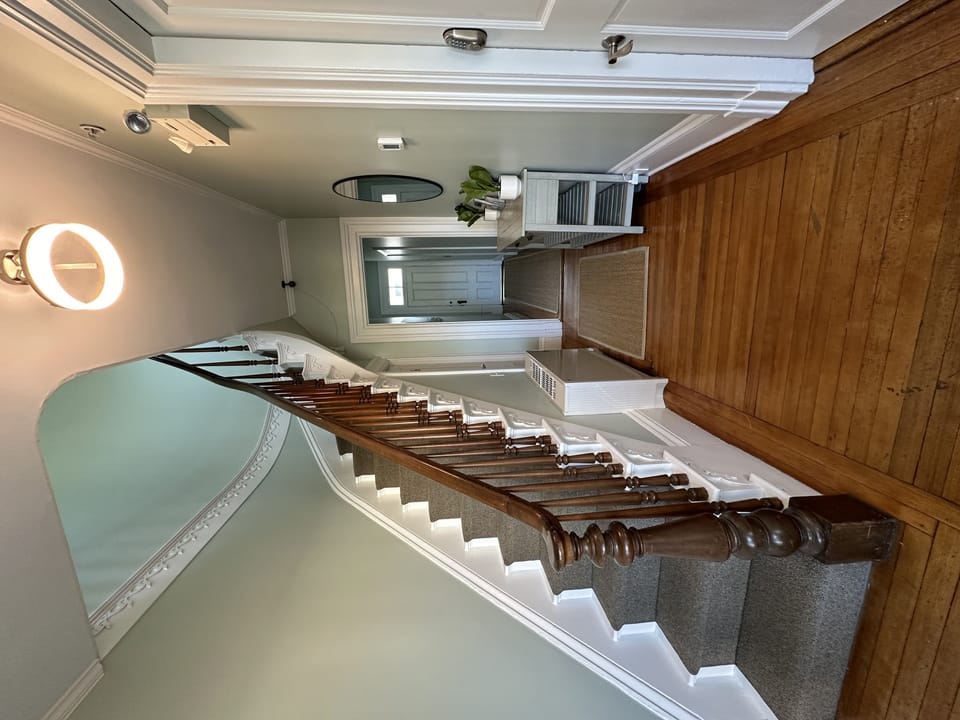 1st Floor Entryway