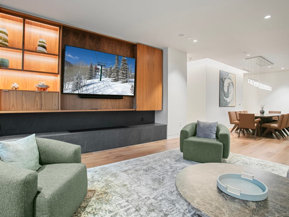 Deer Valley Retreat Ski-in/Ski-out w/Pool Apartment in Park City