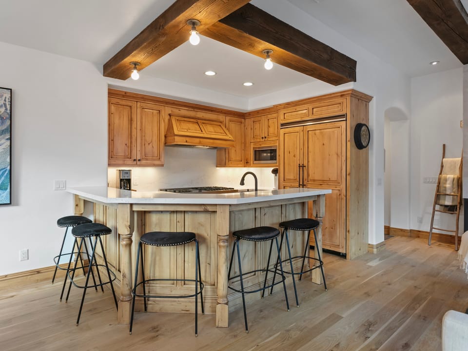 4 Bed | 3.5 Bath | Deer Valley Ski-In/Ski-Out Apartment in Park City