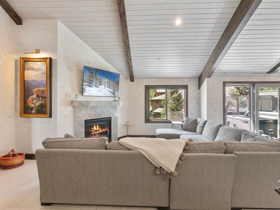 Cozy Ski Condo with Private Hot Tub Apartment in Park City