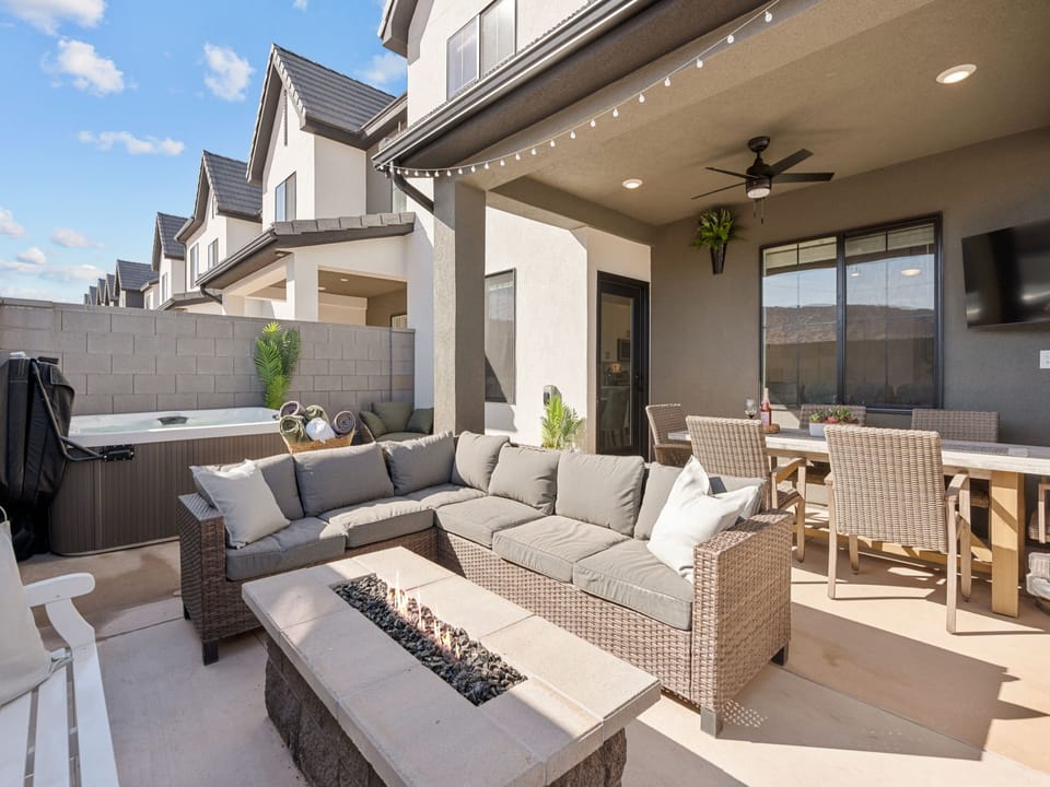 Private Hot Tub + Fire Table