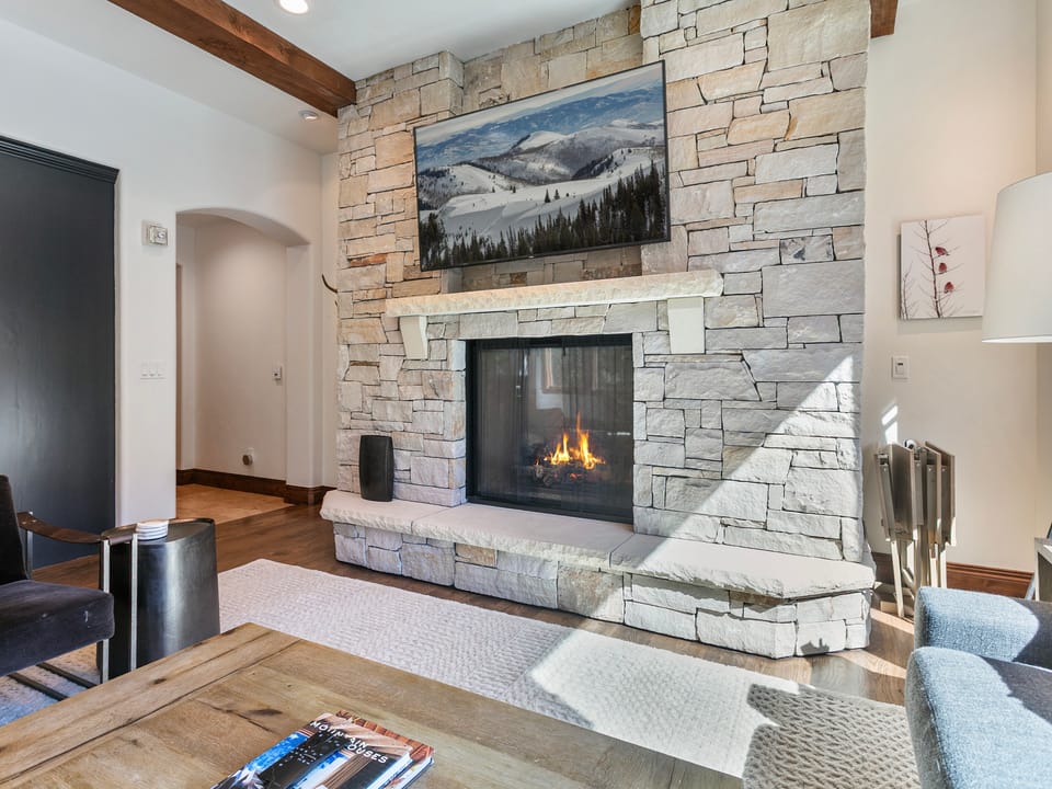 Ski-In/Ski-Out 3BR Deer Valley Retreat Apartment in Park City