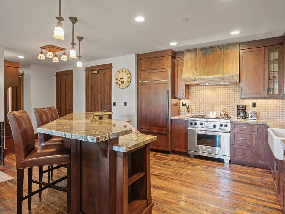 Ski in/Ski Out Mid-Mountain Getaway Apartment in Park City