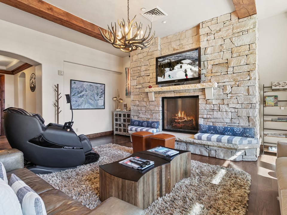 Ski-In/Ski-Out 3BR Deer Valley Retreat Apartment in Park City