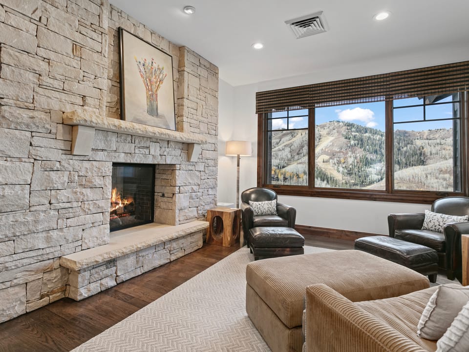 Ski-In/Ski-Out 4BR Deer Valley Retreat Apartment in Park City