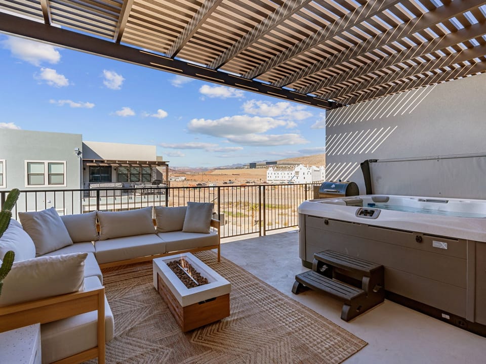 Private Hot Tub + Fire Table