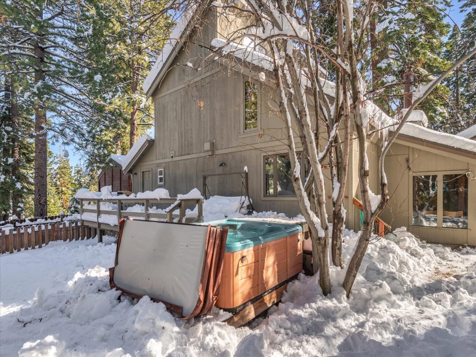 Relax and play in this fully-fenced backyard and enjoy a soak in your hot tub in the fresh mountain air.