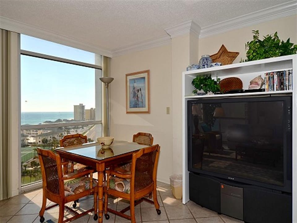 Enjoy your morning coffee at this charming dining nook while soaking in breathtaking ocean views through floor-to-ceiling windows.