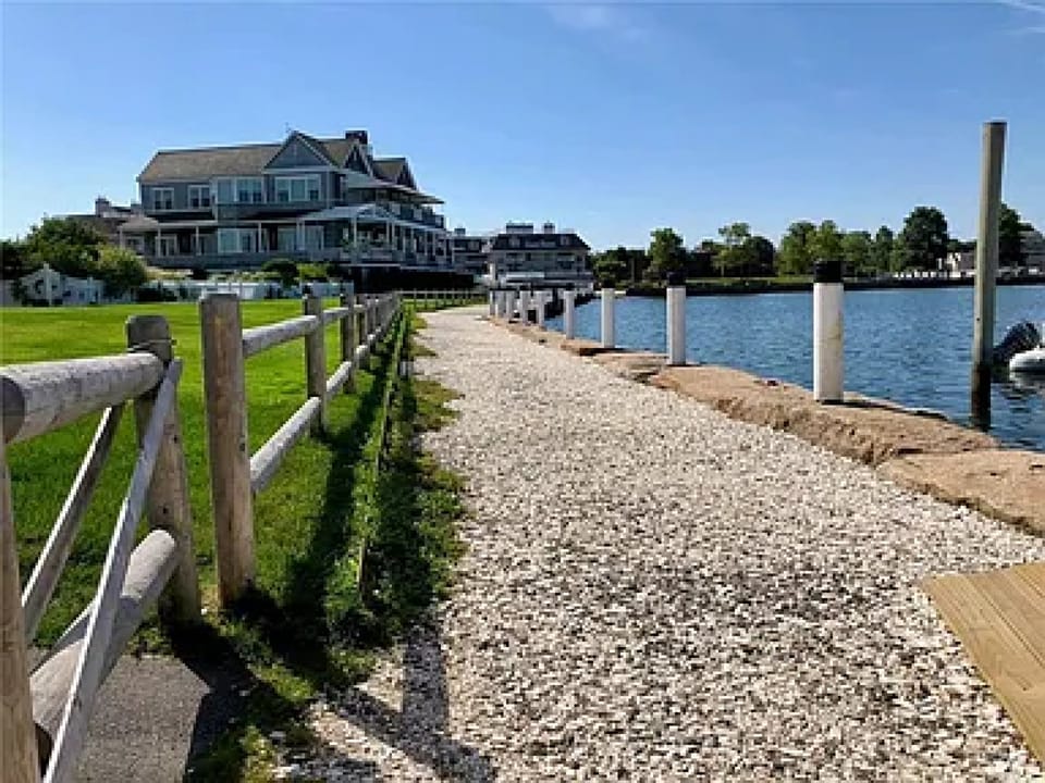 Yachting Village Neighborhood
