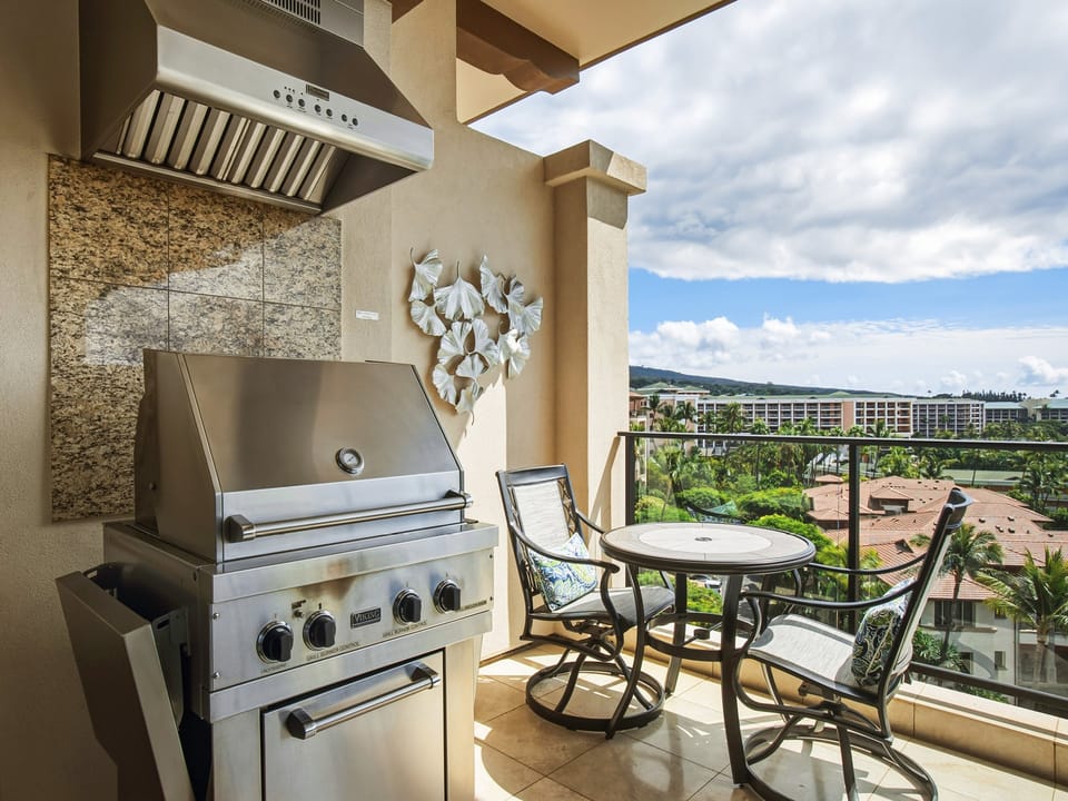 Outdoor dining and private BBQ in a luxury setting