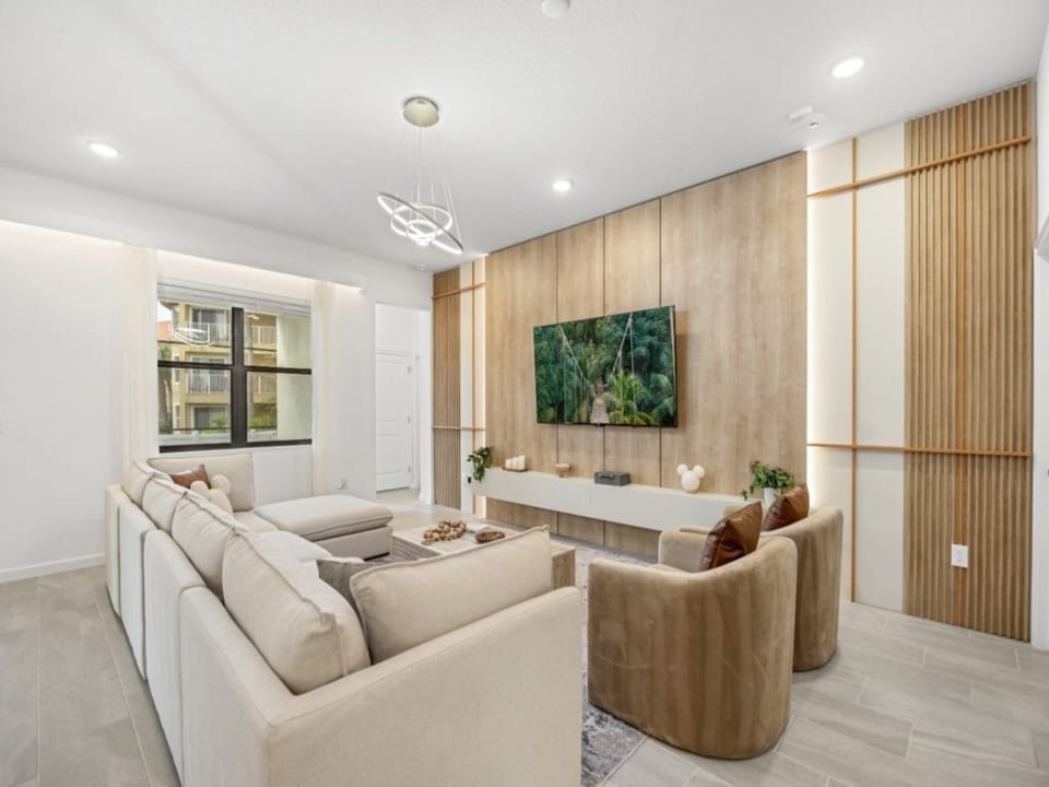 5857HighSeasDrive(4)