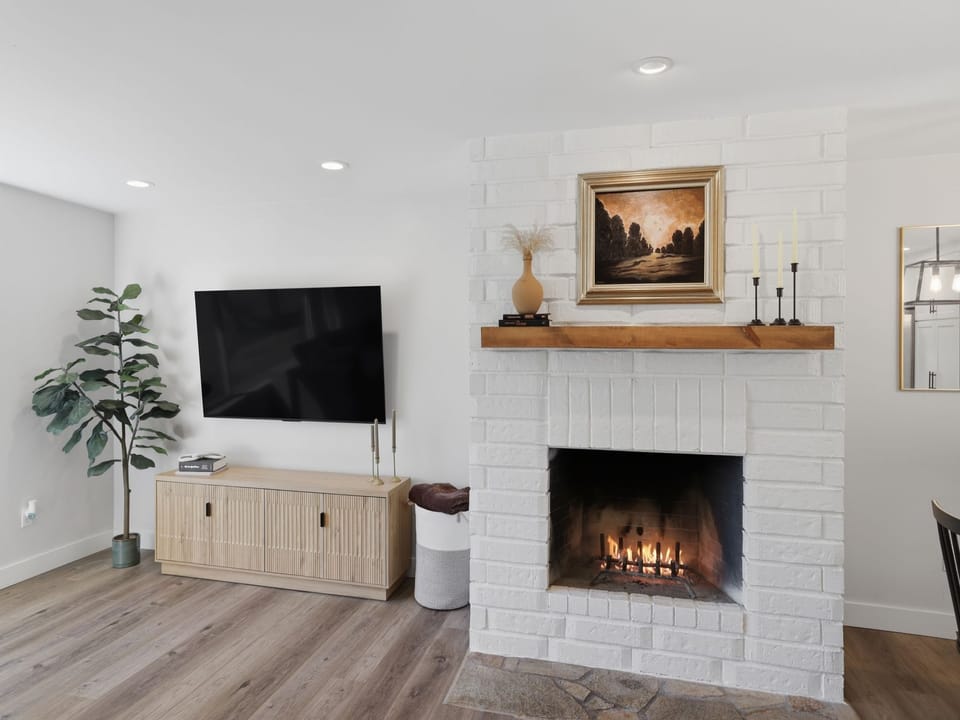 UPSTAIRS LIVING ROOM