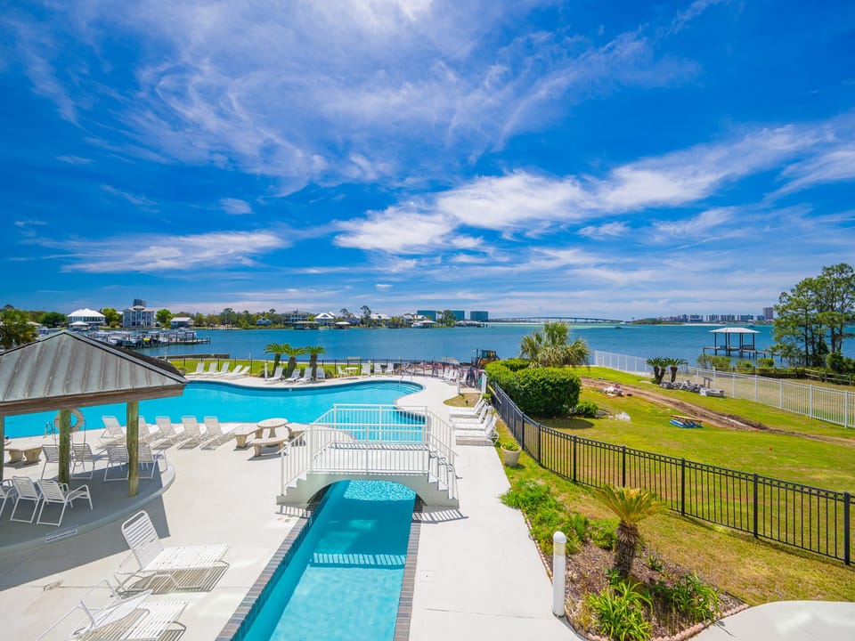 Backbay 207-9