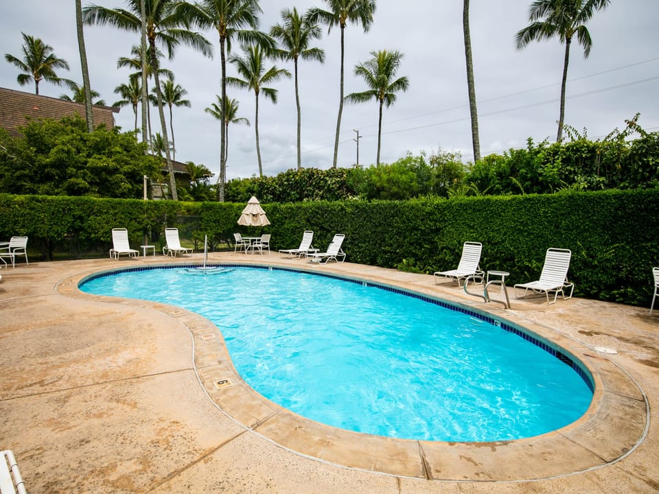 Relax poolside