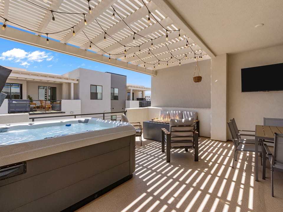 Private Hot Tub + Fire Table