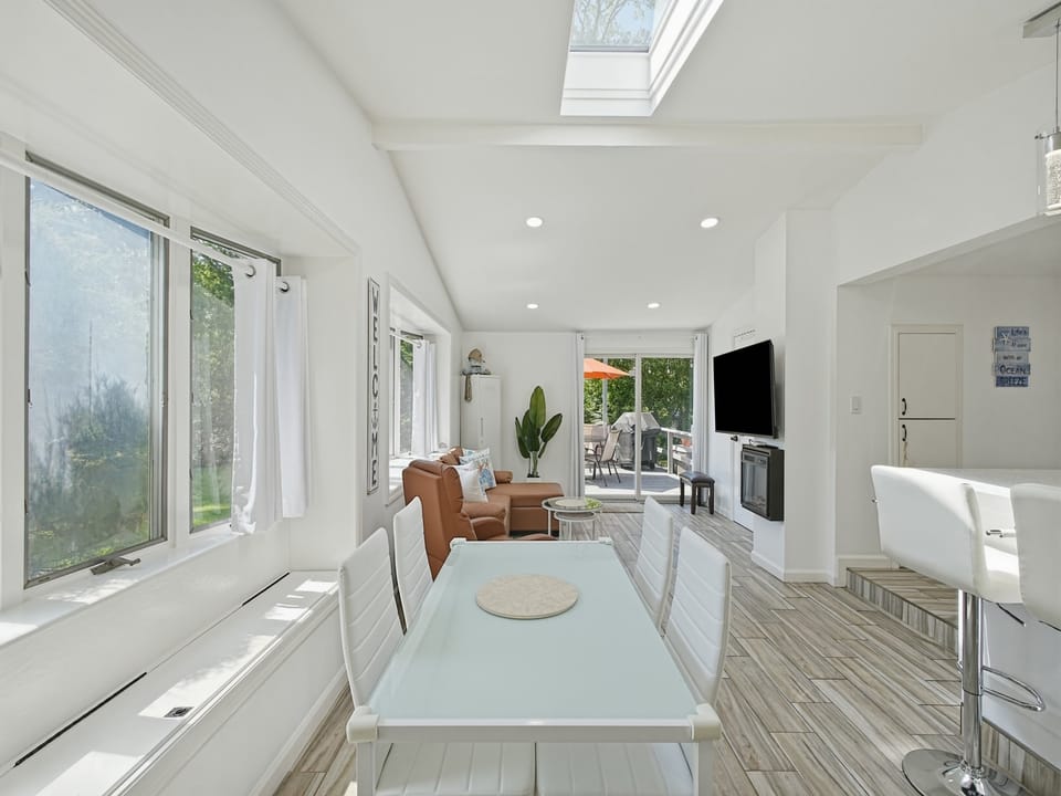 Dining room/living room