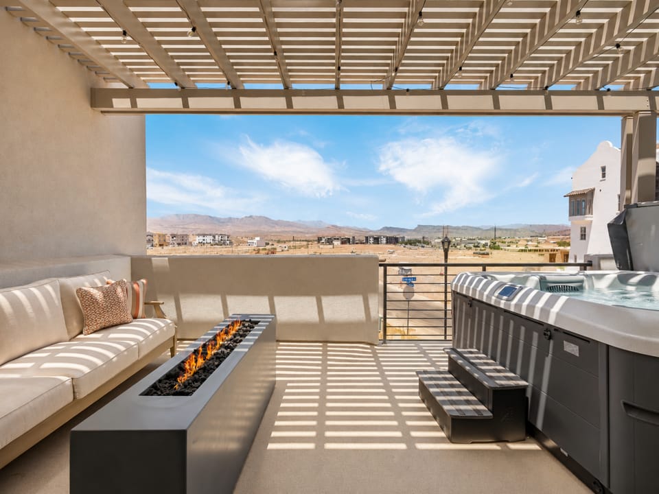 Private Hot Tub + Fire Table