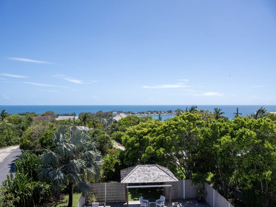 Buena Vista enjoys panoramic views of historic Governor's Harbour and the sea. Restaurants and shops are a 3-minute walk down the hill.