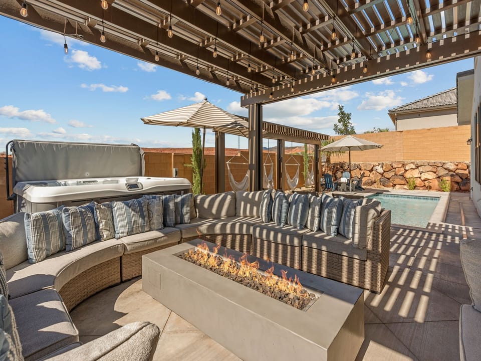 Private Hot Tub + Fire Table