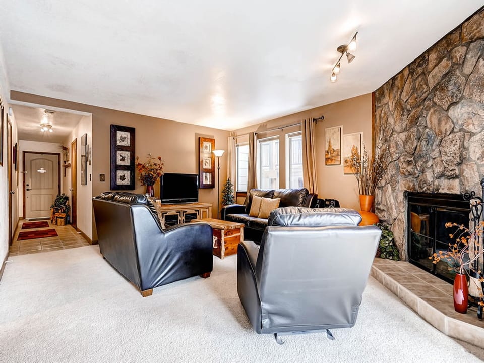 Living Area - Park Place 101C - Breckenridge Vacation Rental