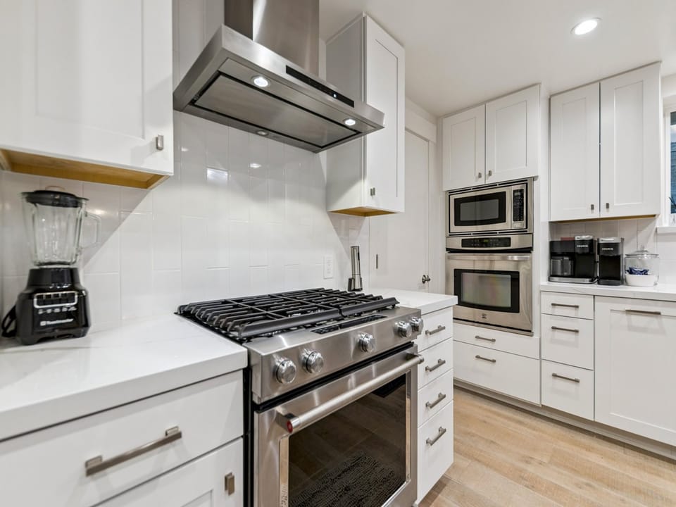 Fully Furnished Kitchen