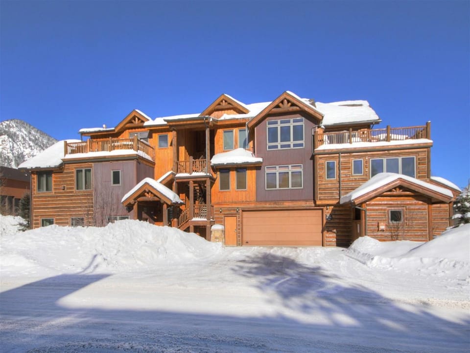 Mount Victoria Exterior