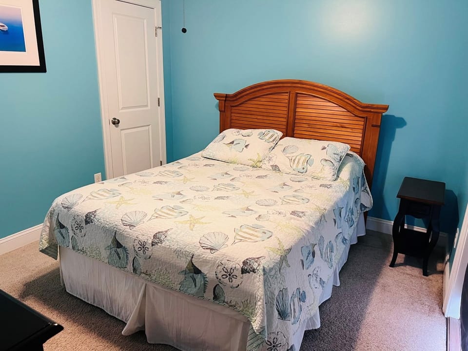 Lower Level East Streetside Queen Bedroom