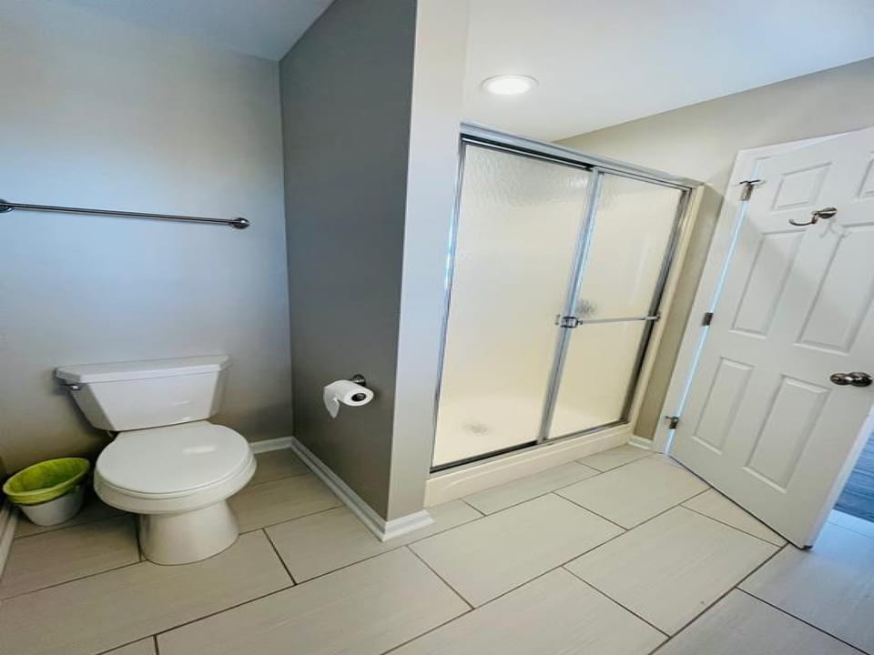 Upper Level Bathroom connect to Bedroom - 2 Doubles