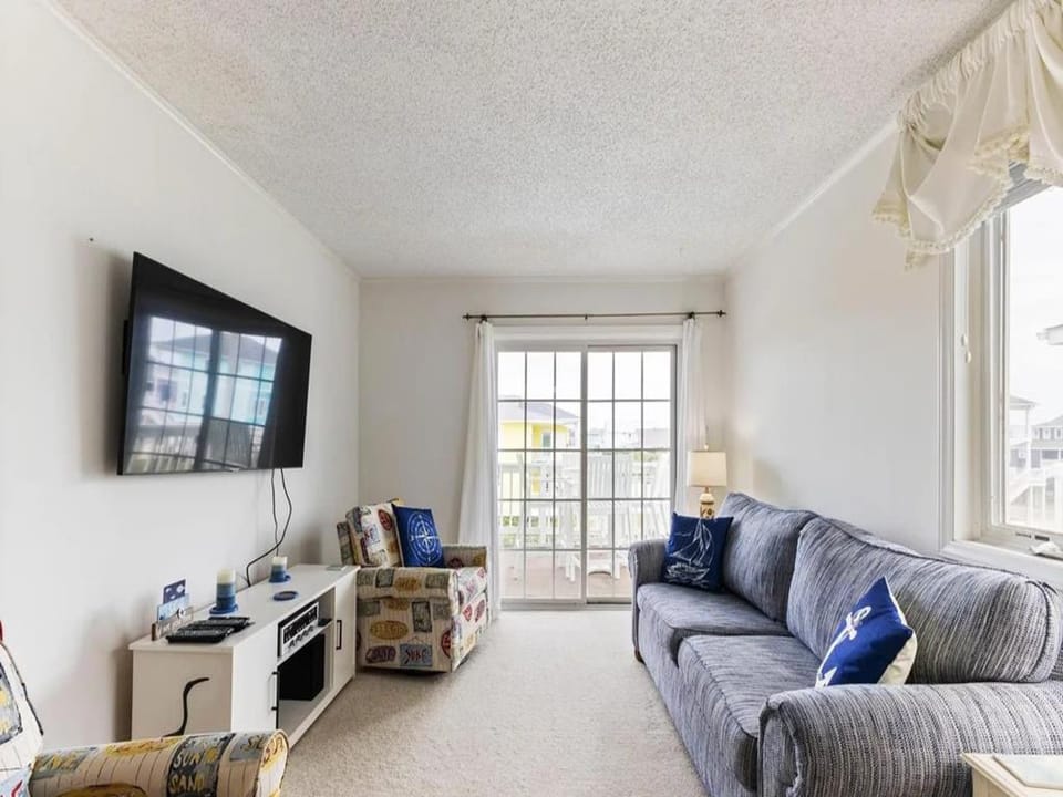 Living Area (2)