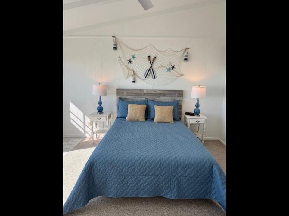 Upper Level Queen Bedroom