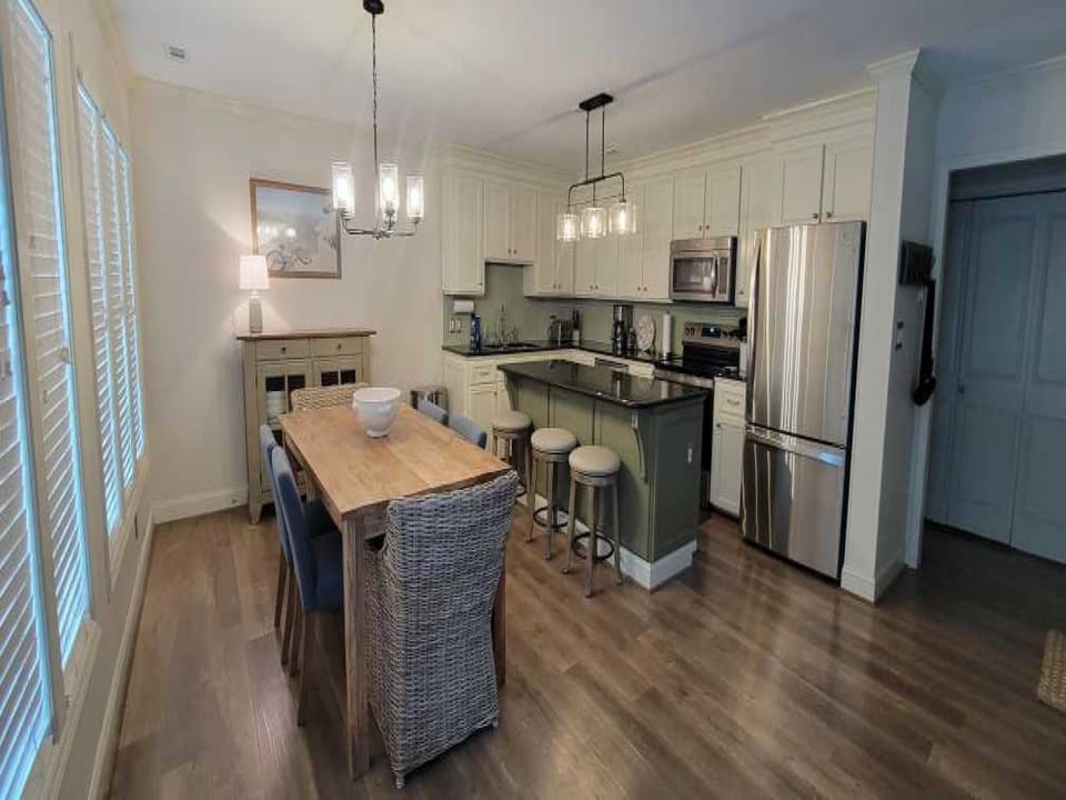 Kitchen / Dining