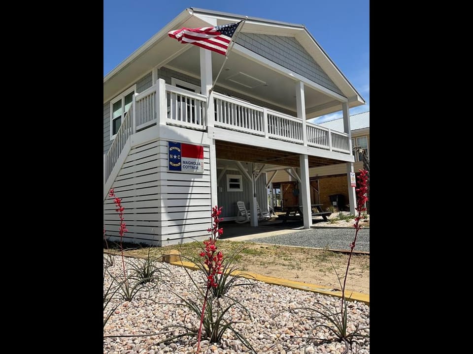 Magnolia Cottage Front & Side View