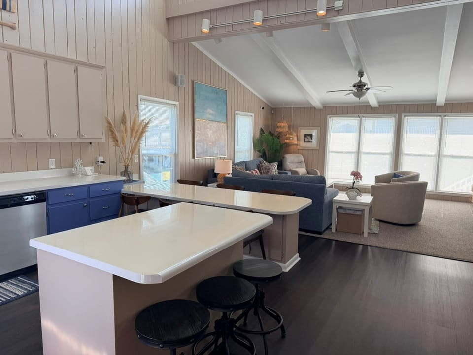 Additional Bar Area of How Sweet The Sound