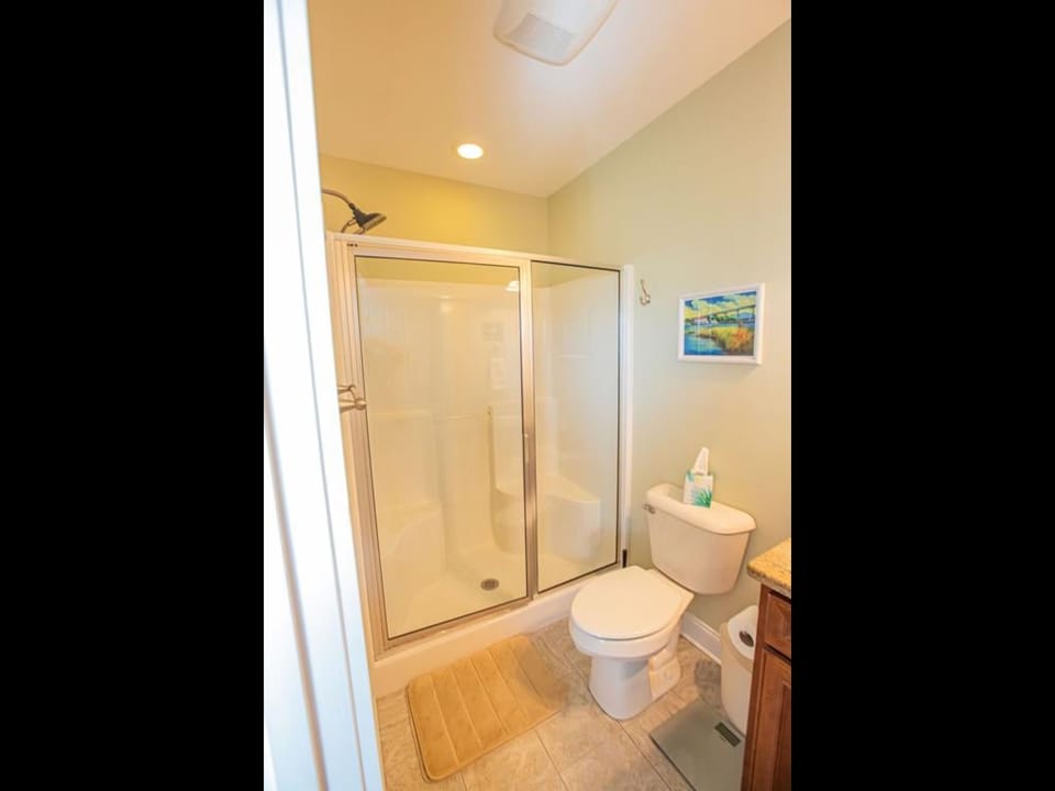 Upper Level King Bathroom