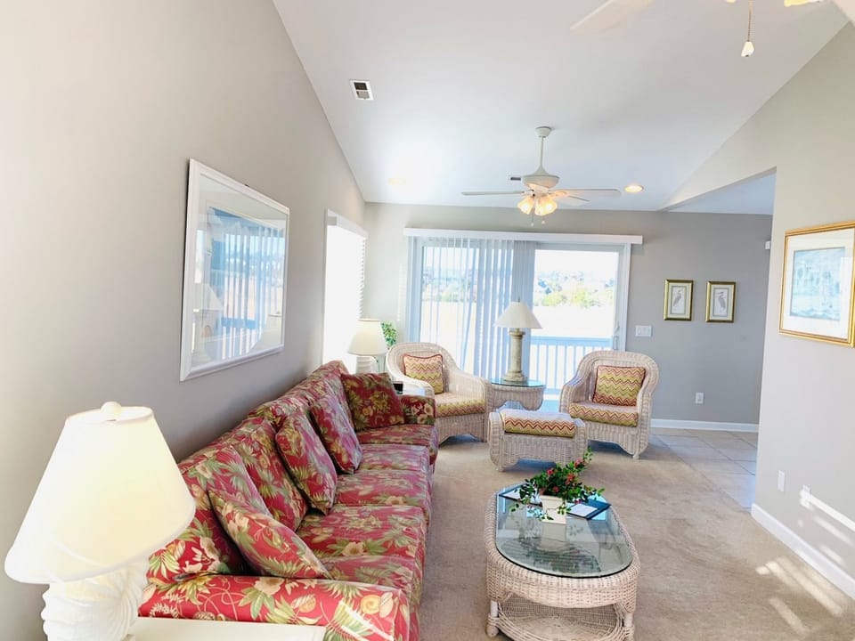 Living Area (2)