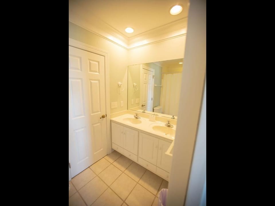 Connected Bathroom Between Bedroom 2 and 3